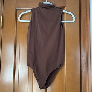 SKIMS Essential Mock Neck Bodysuit Sleeveless Cocoa Brown S/M